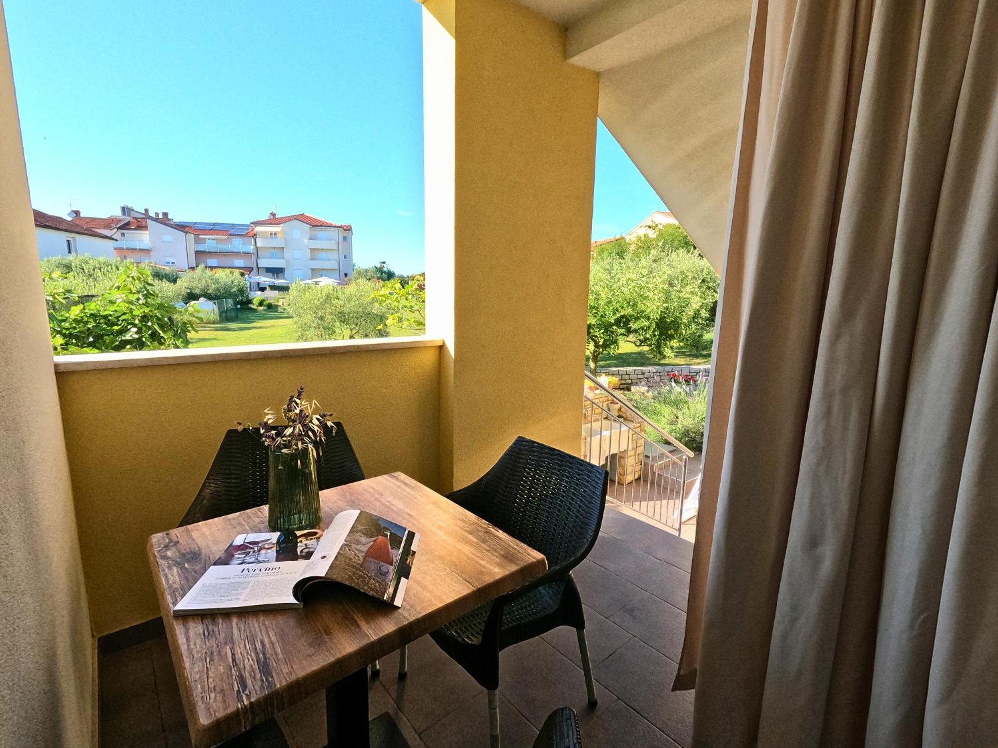 Apartments Goltes Lovrečica 外观 照片